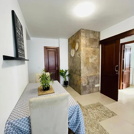 בית נופש Piso Familiar Centrico Campillo